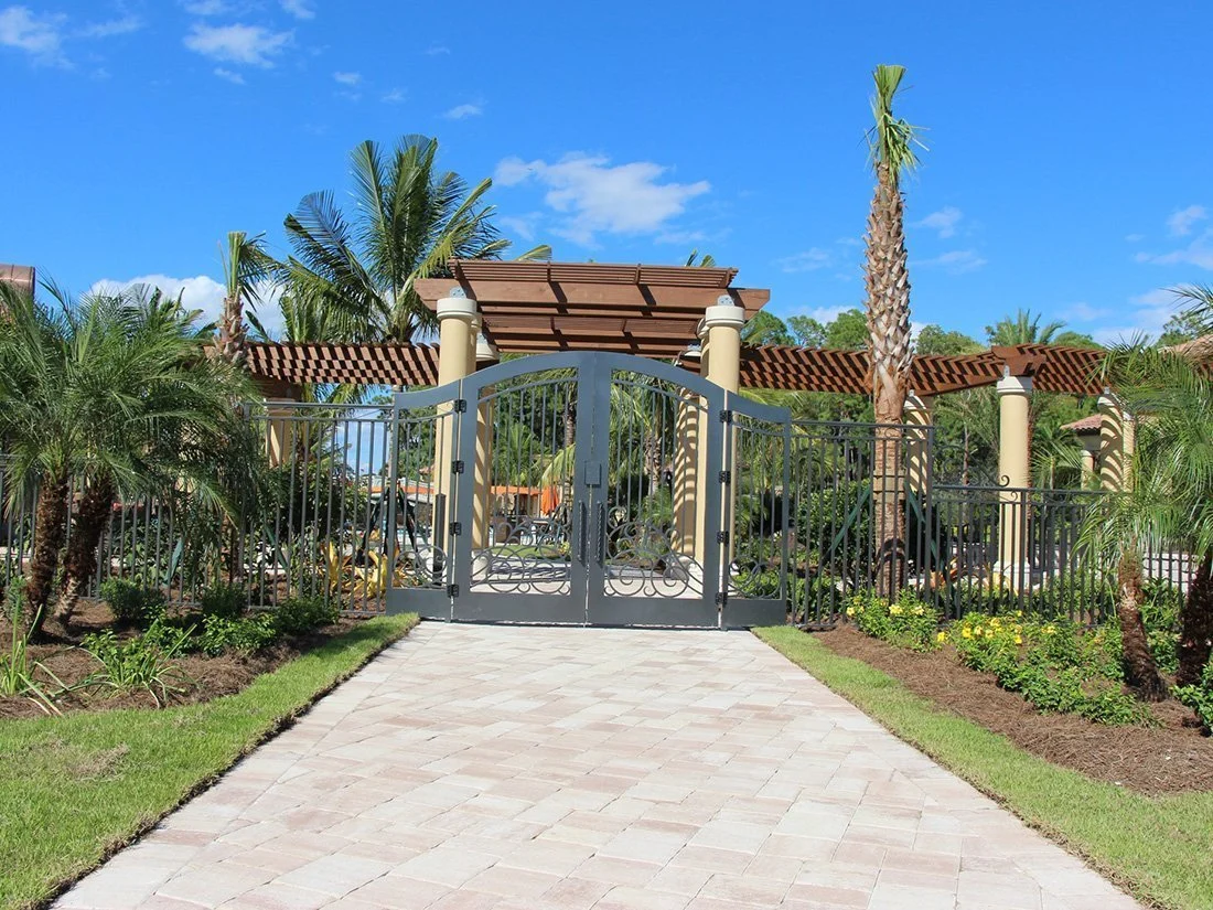 Aluminum walkway gate