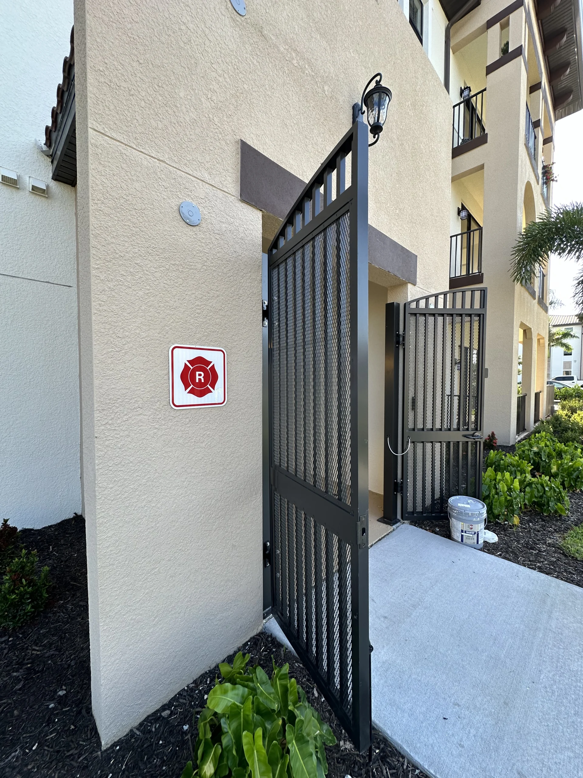 Arched Gate (1) Custom arched aluminum entry gate