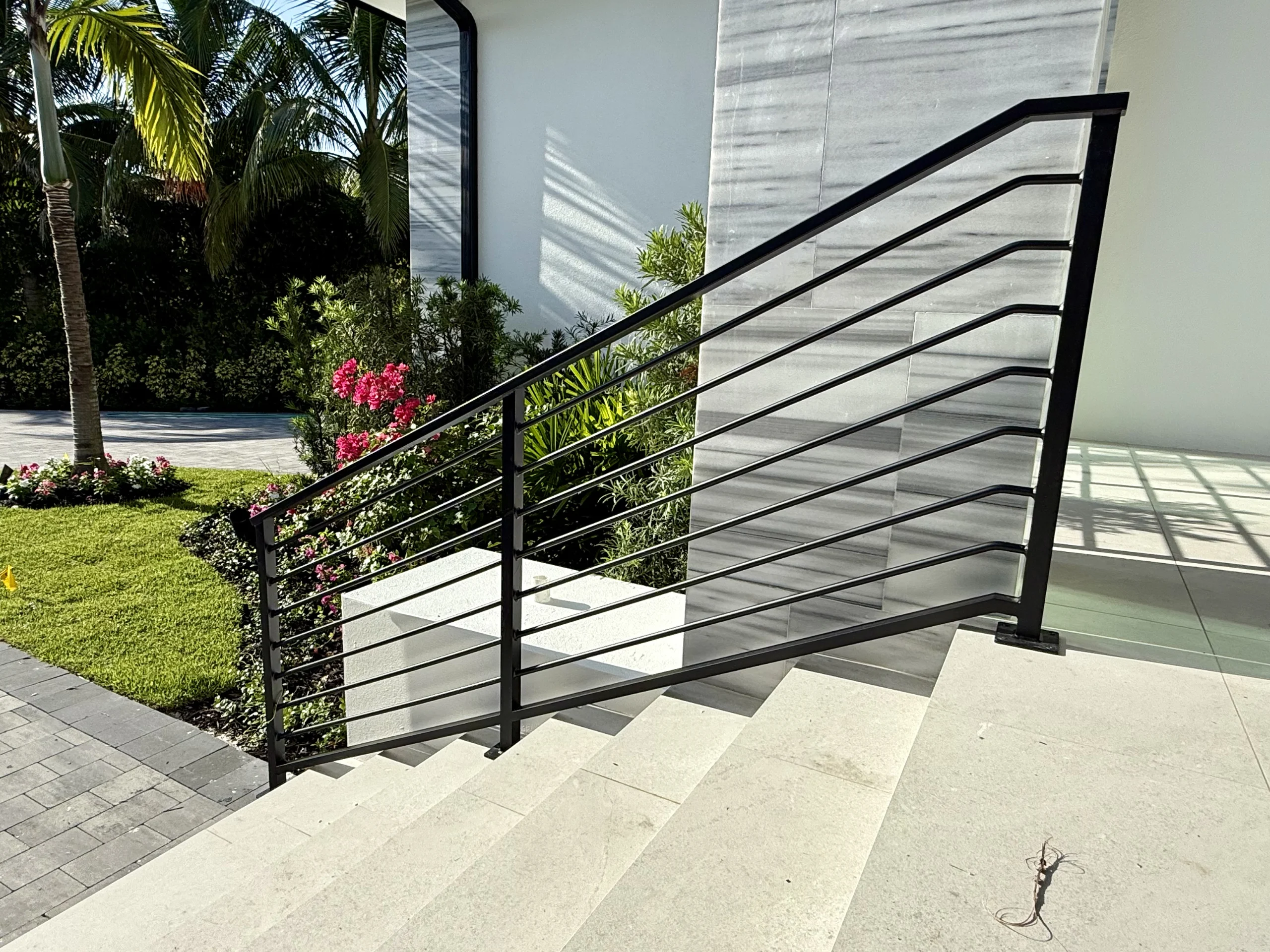 C&E Builders – Horizontal Rod Rail (5) Horizontal aluminum rod railing with a continuous top cap fabricated for C&E Builders
