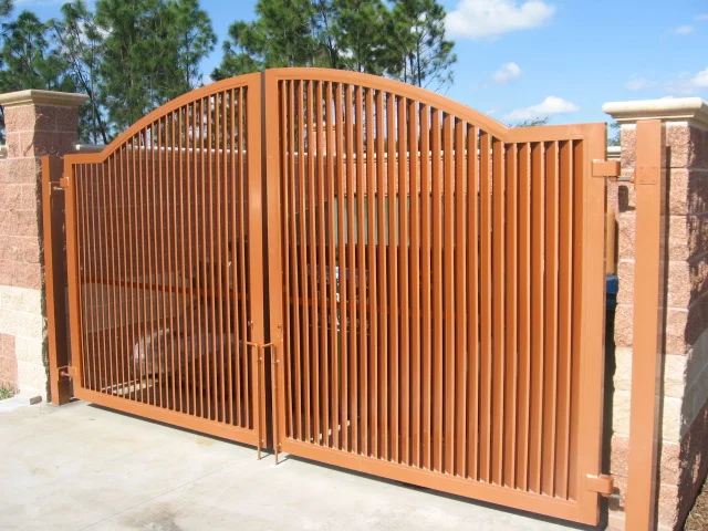 Aluminum driveway entry gate