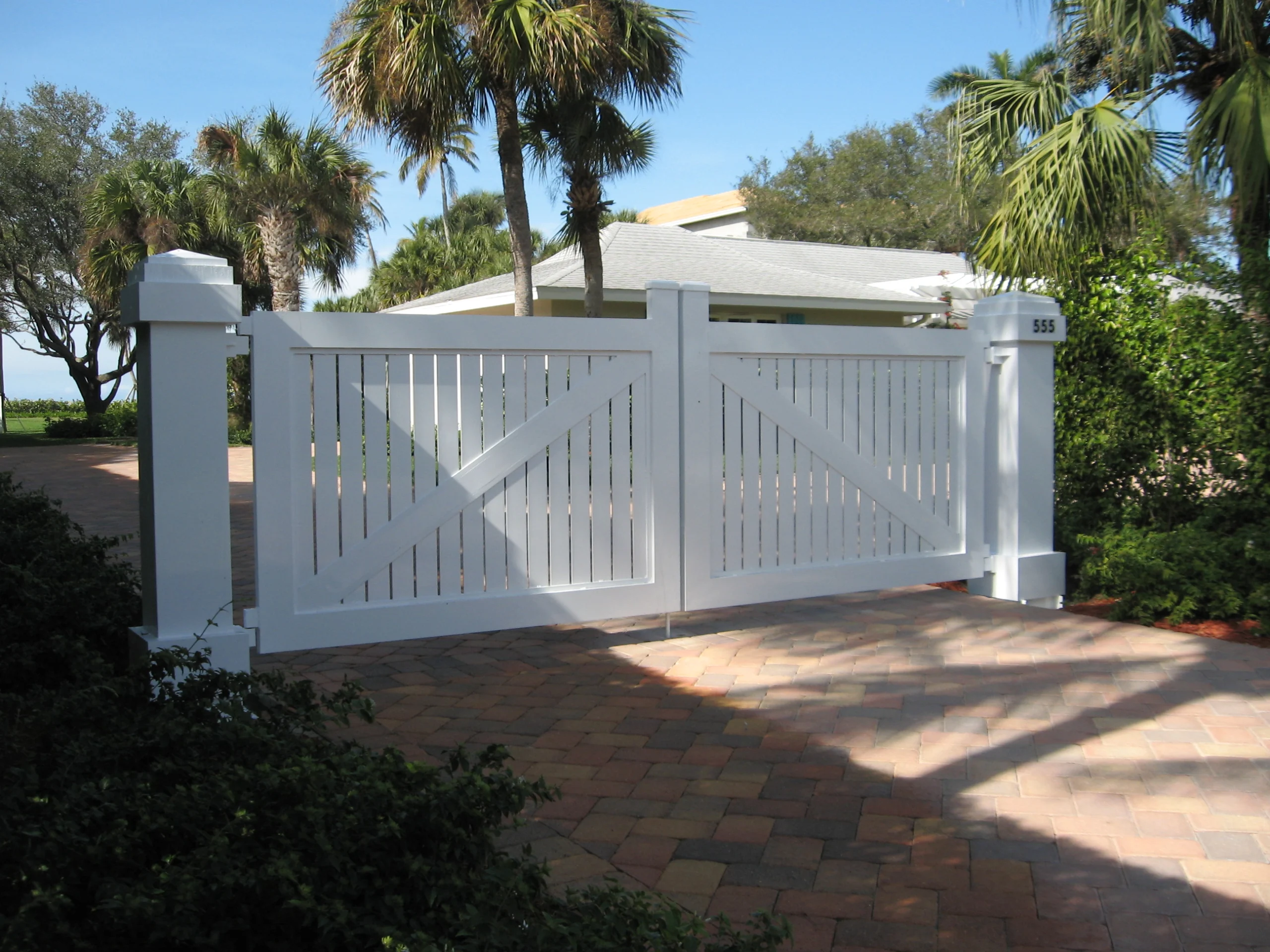 Drive Gate (4) Aluminum driveway entry gate