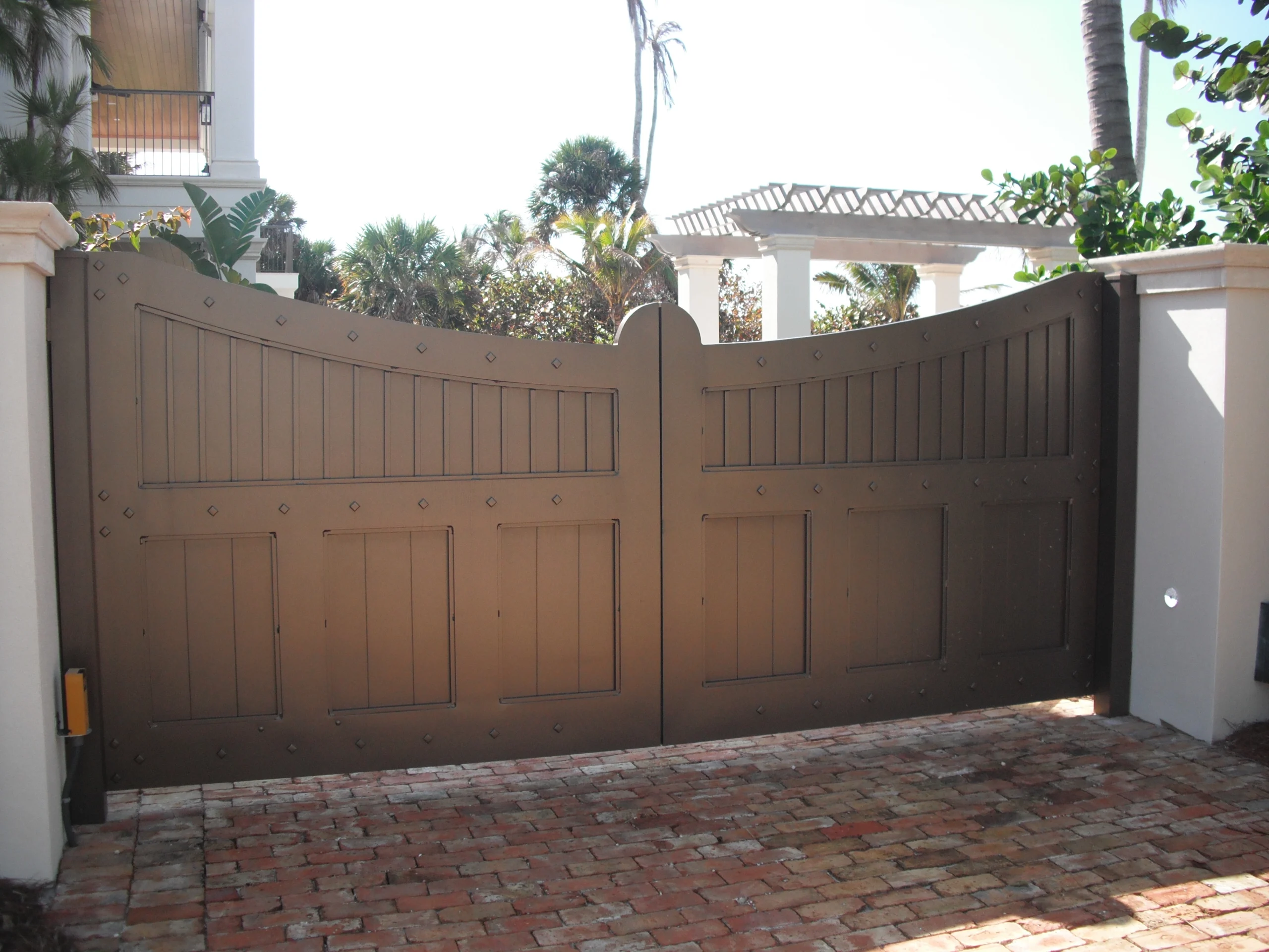 Drive Gate (5) Aluminum driveway entry gate