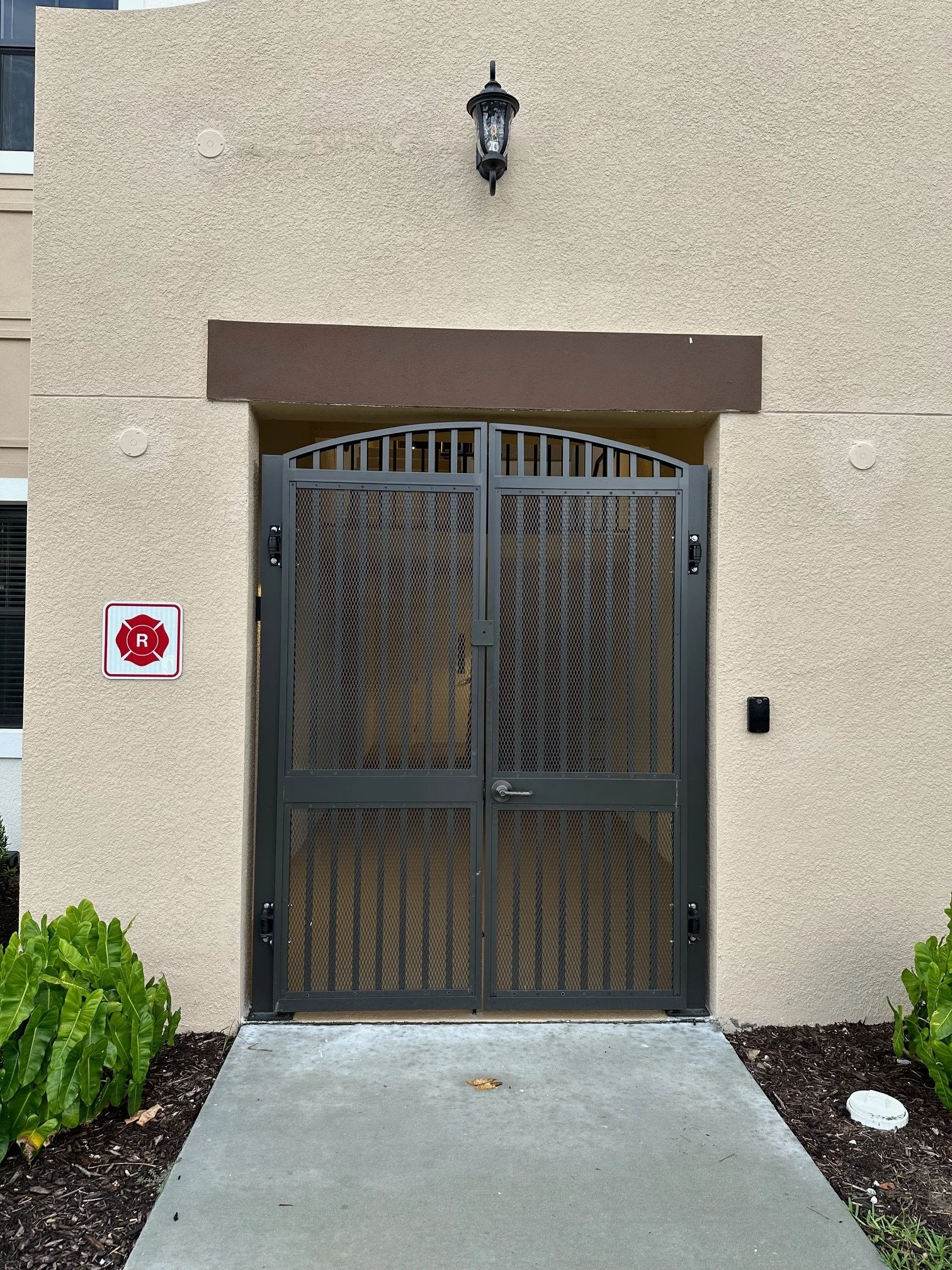 Welded Security Gate (1) Welded aluminum security gate